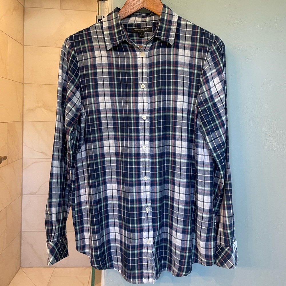 Banana Republic Soft Wash Button Down Shirt w/ Contrast Cuff Detail